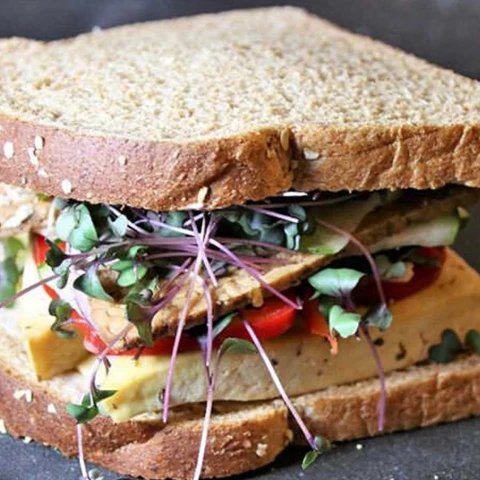 Sándwich con microverduras
